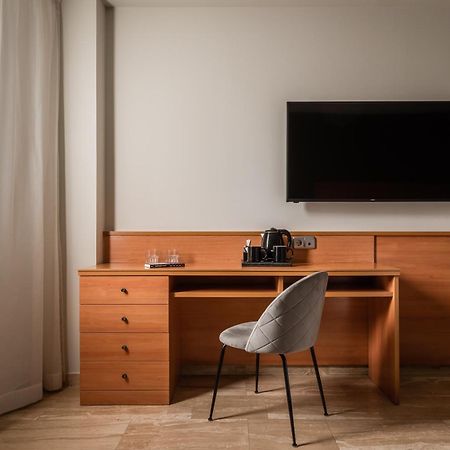Hotel Sb Express Tarragona Bagian luar foto