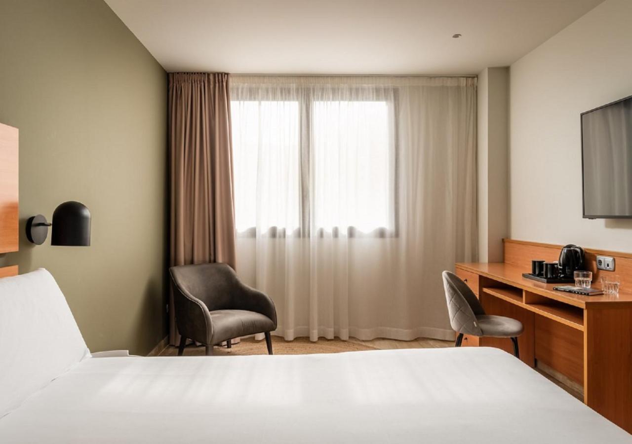 Hotel Sb Express Tarragona Bagian luar foto