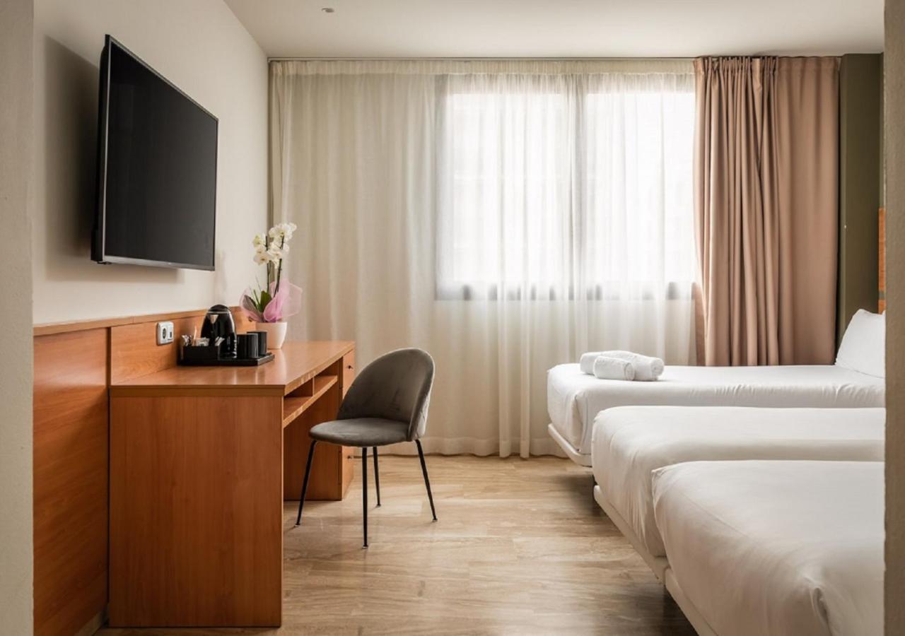 Hotel Sb Express Tarragona Bagian luar foto
