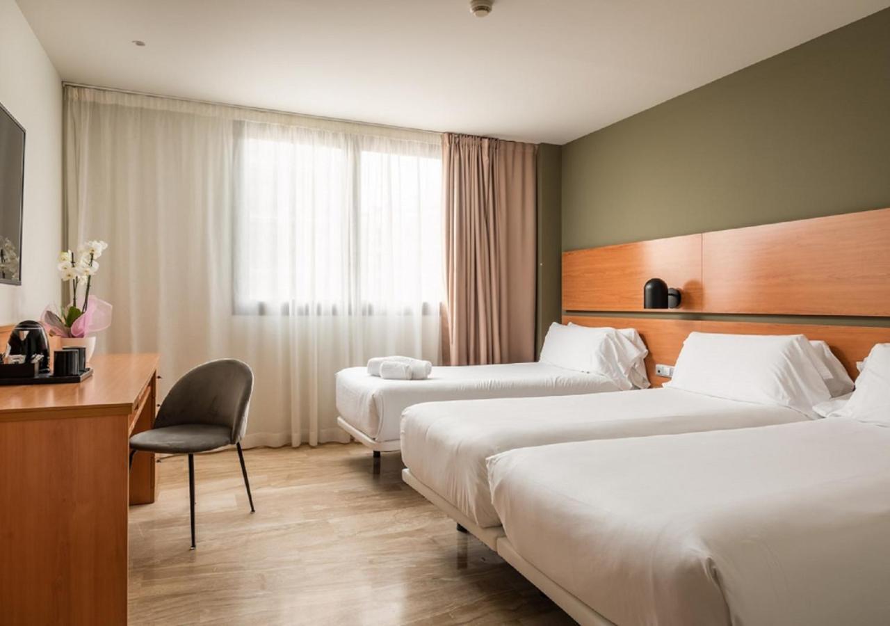 Hotel Sb Express Tarragona Bagian luar foto