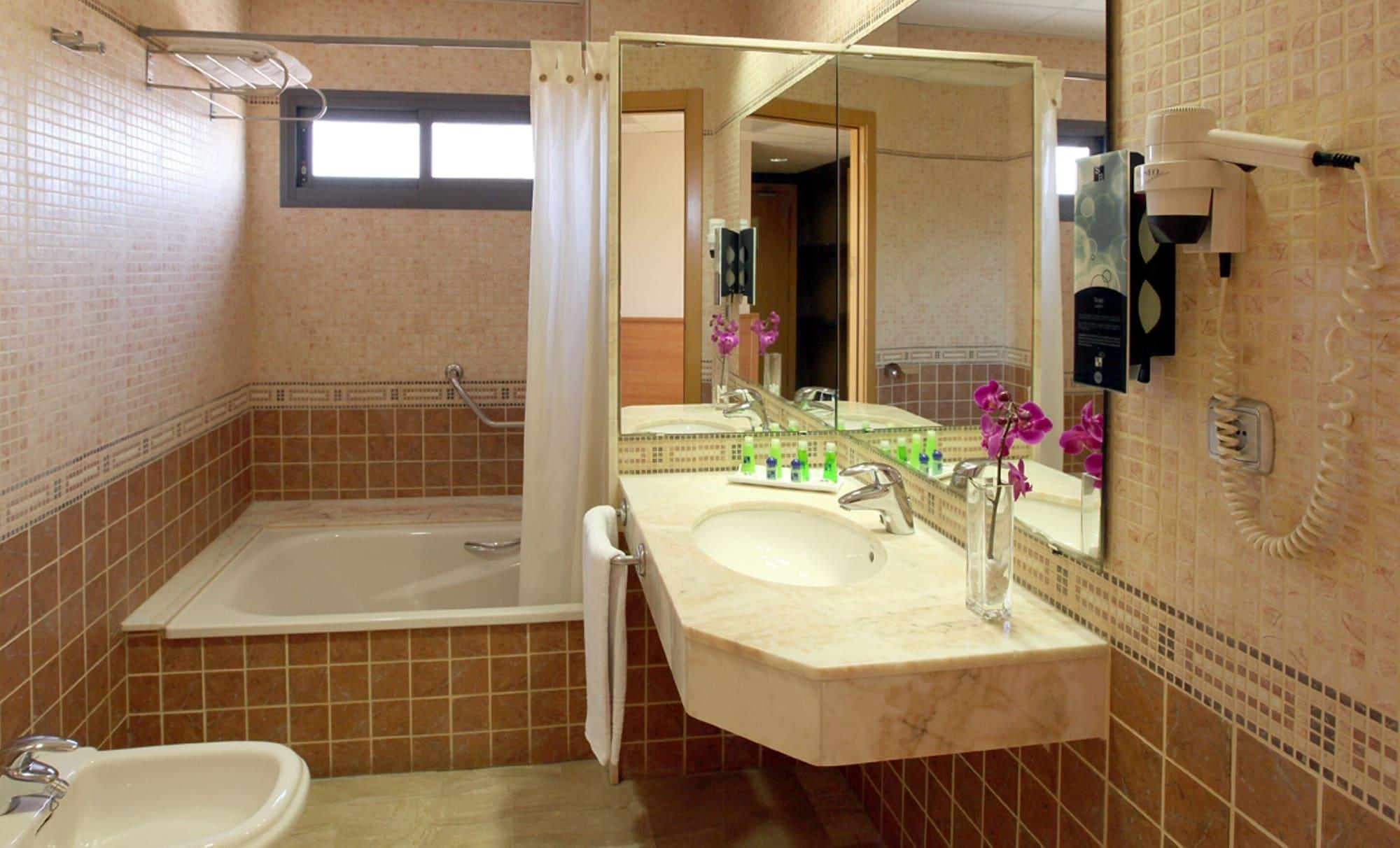 Hotel Sb Express Tarragona Bagian luar foto