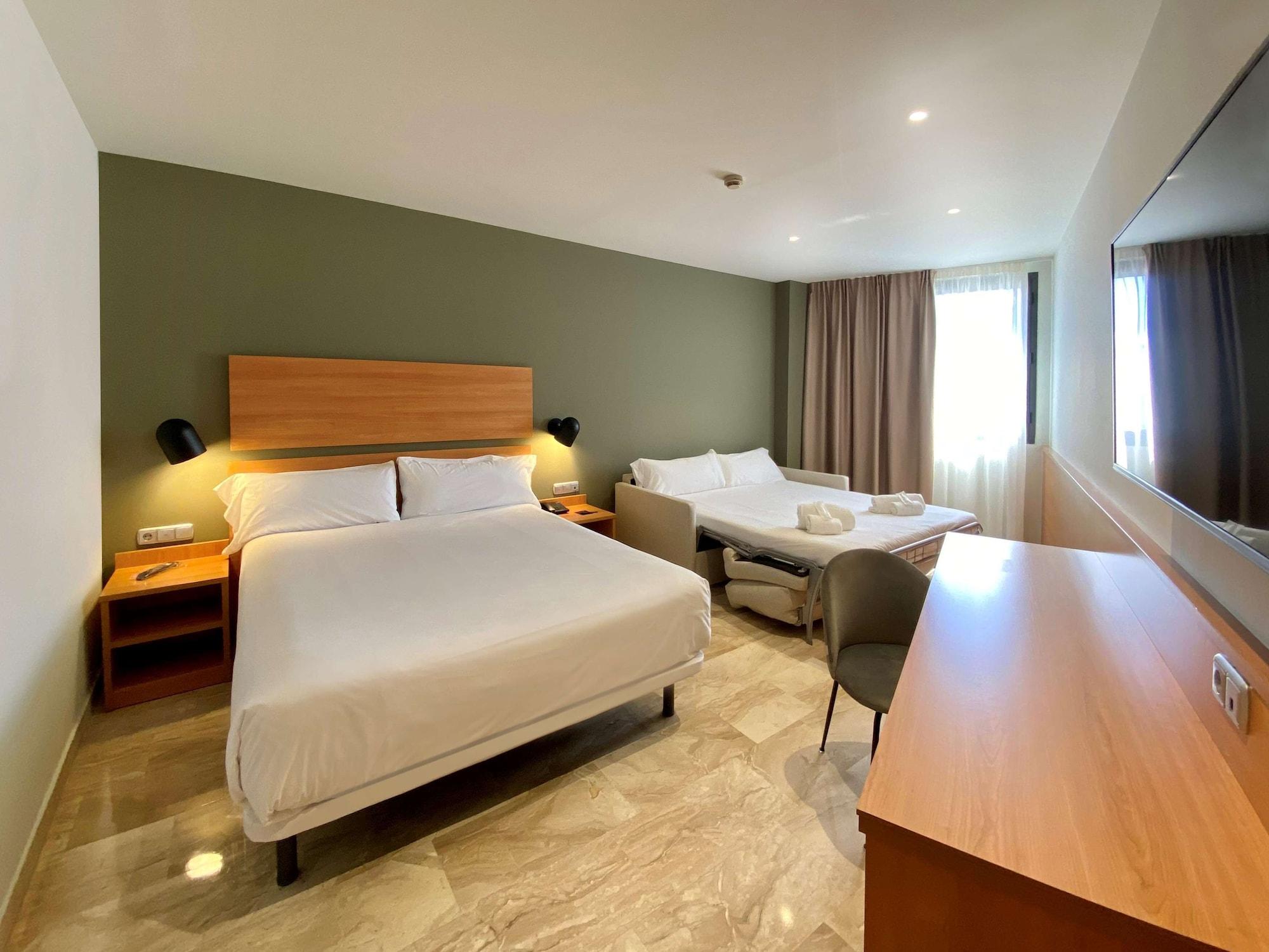 Hotel Sb Express Tarragona Bagian luar foto