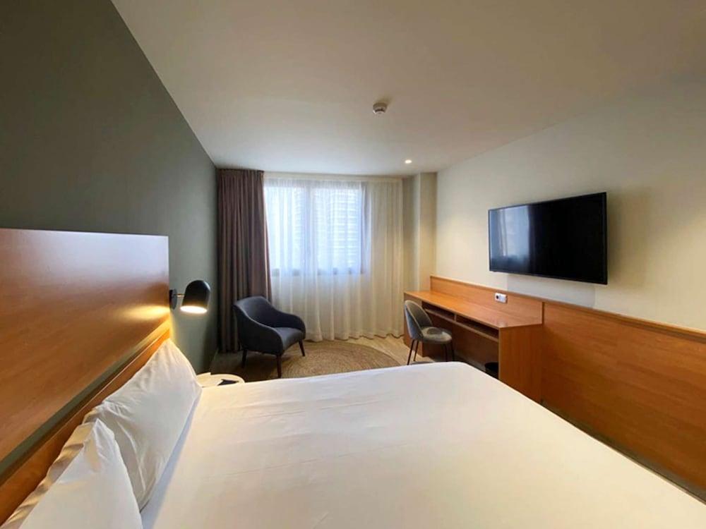 Hotel Sb Express Tarragona Bagian luar foto