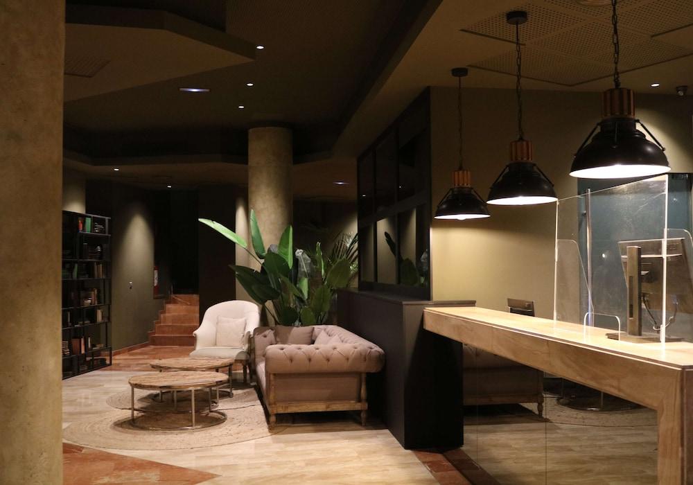 Hotel Sb Express Tarragona Bagian luar foto