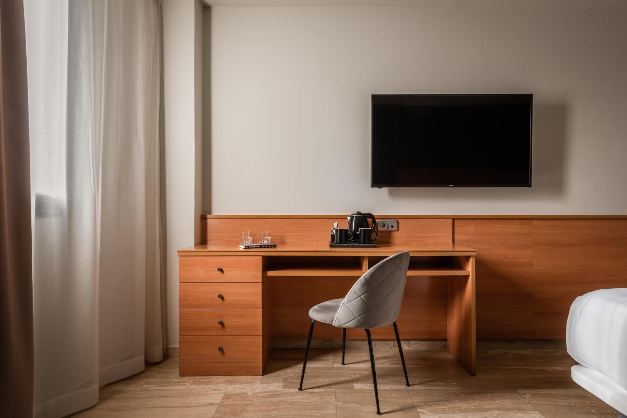 Hotel Sb Express Tarragona Bagian luar foto