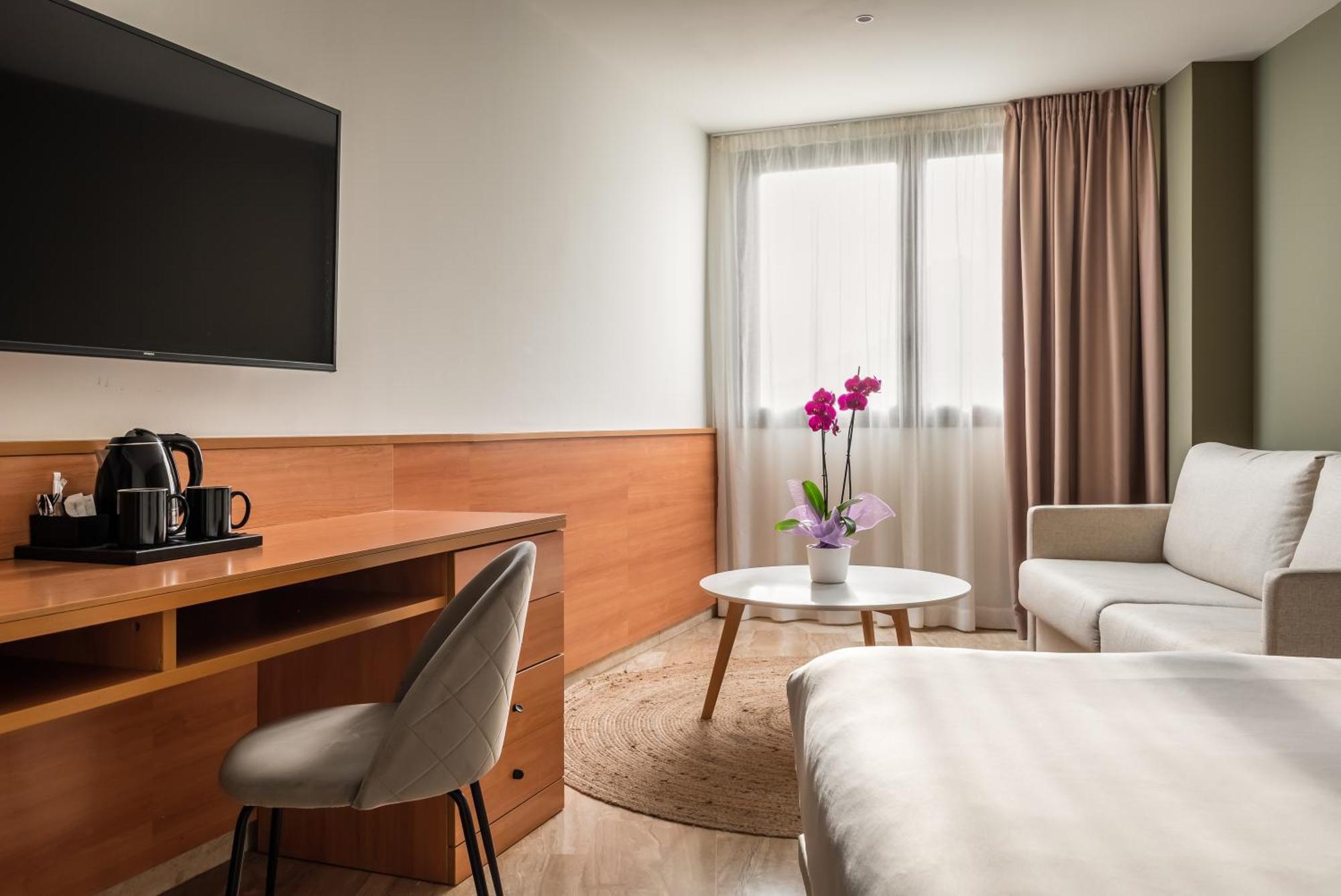 Hotel Sb Express Tarragona Bagian luar foto